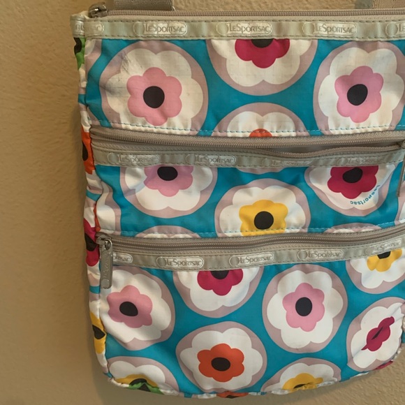 LeSportsac flower bag!! - Picture 2 of 7